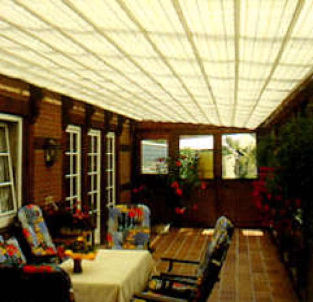 Anwendungsbeispiel. Baldachine eignen sich zur Beschattung von Wintergärten, Pergolen, Glasdächern, Veranden und für Deckenverkleidungen. Der B. ist leicht anzubringen, schützt vor Sonne und Regen und schafft darüber hinaus eine wohnliche Atmosphäre. Anwendungsbeispiel. Baldachine eignen sich zur Beschattung von Wintergärten, Pergolen, Glasdächern, Veranden und für Deckenverkleidungen. Der B. ist leicht anzubringen, schützt vor Sonne und Regen und schafft darüber hinaus eine wohnliche Atmosphäre.