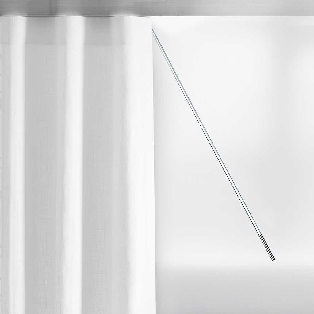 Mit Schleuderstäben lassen sich Vorhänge bequem öffnen und schließen ohne sie dabei zu berühren. Erhältlich in unterschiedlichen Längen passen sie sich ideal jeder Raumhöhe.