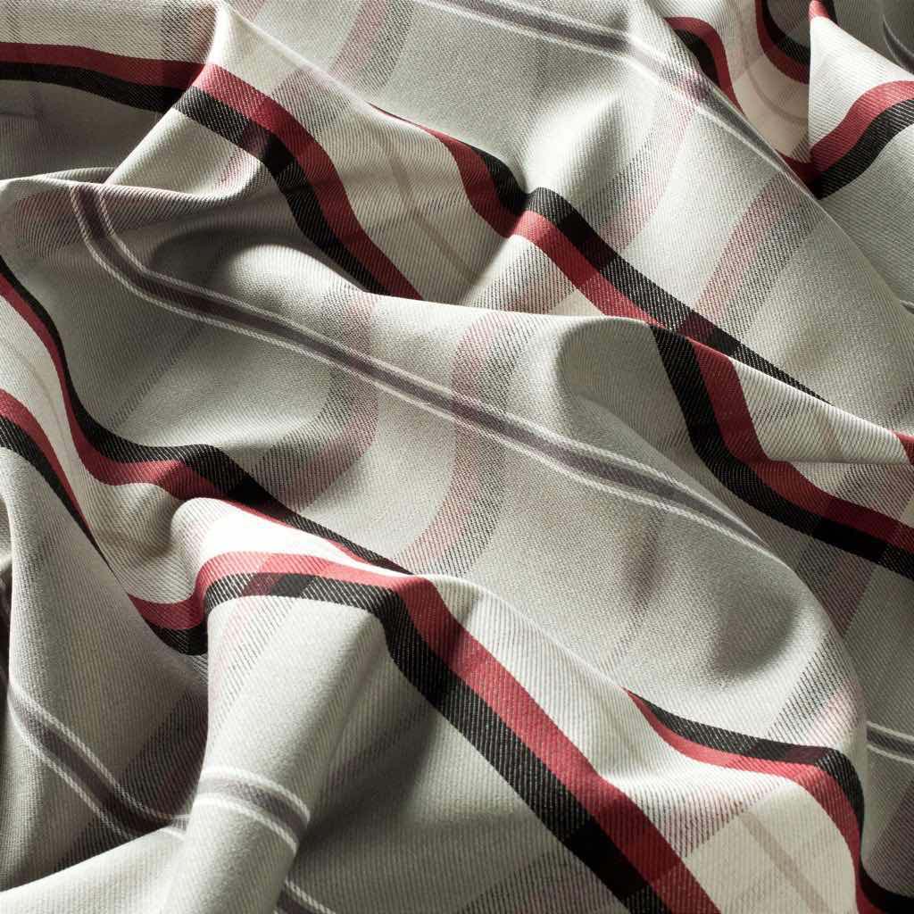 NOTTINGHAM. Das schicke Karodessin aus Leinen und Baumwolle ist nicht nur prädestiniert für zauberhafte Dekorationen, sondern auch für Rollos, oder Kissen im beliebten Landhaus-Look. Ein wohnlicher Karo-Stoff, der interessante Deko-Möglichkeiten bietet.