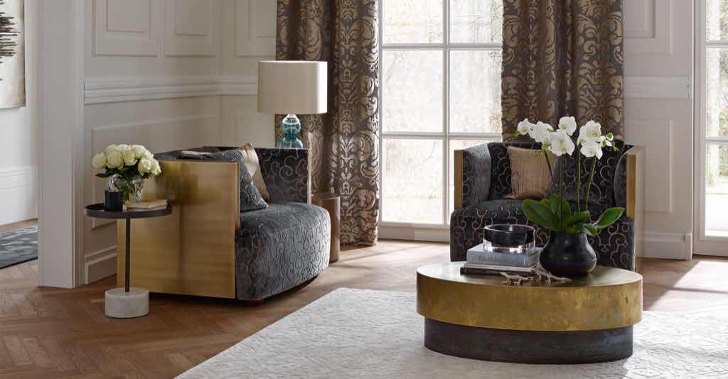 Dekorationsstoff mit großzügigem Damast-Dessin und dreidimensionaler Wirkung. Der üppige Dekorationsstoff PALAZZO begeistert durch den unvergleichlichen Lüster feinster Seidenfädenund das grosszügige, modern umgesetzte Damast-Dessin.