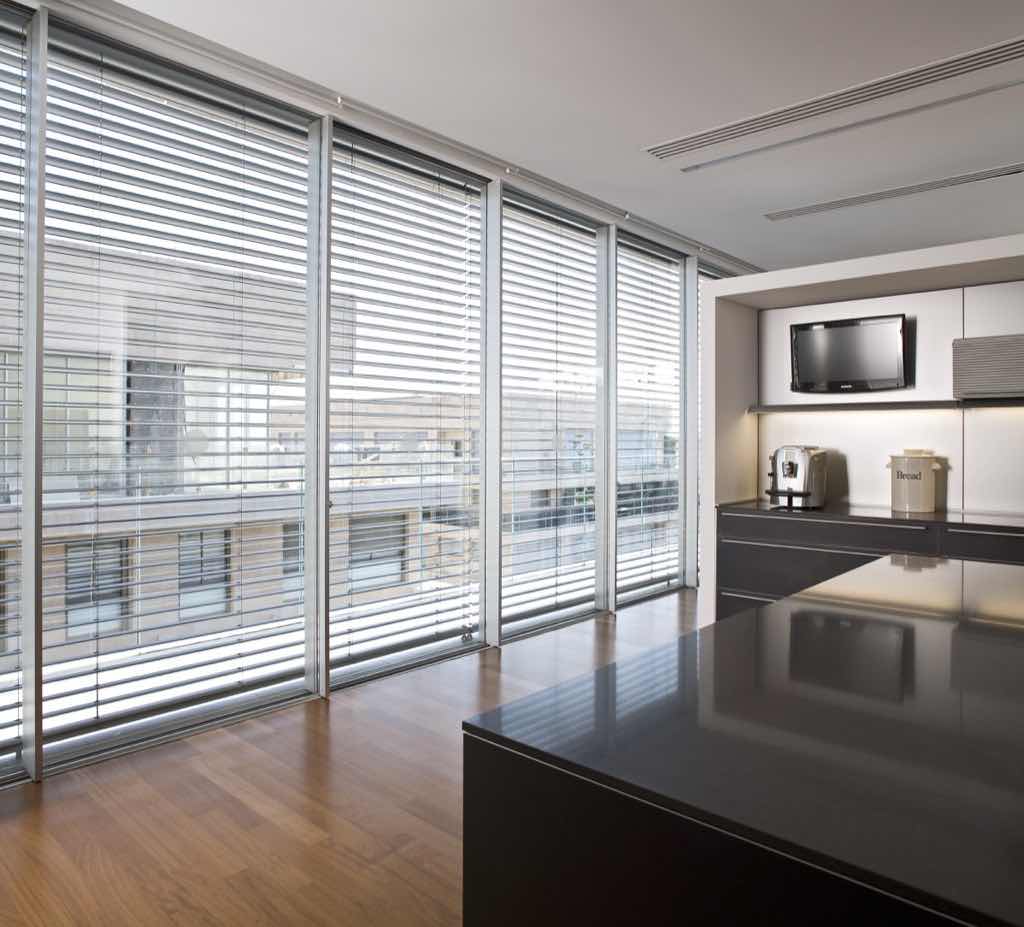 Jalousie, EL 60S mit gebördelten Lamellen