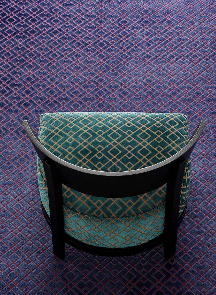 Mit CLARK lassen sich Stühle, Sessel und Sofas in Szene setzen. Mit CLARK lassen sich Stühle, Sessel und Sofas in Szene setzen.