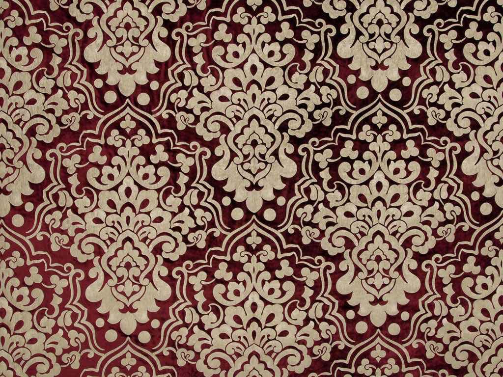 ALBA - Dekorativer Pannesamt mit Metallpigmenten bedruckt. Der wechselnde Materialeffekt zwischen dem schimmernden Veloursfond und den metallenen Ornamenten lässt ein aufregendes Licht- und Schattenspiel entstehen.