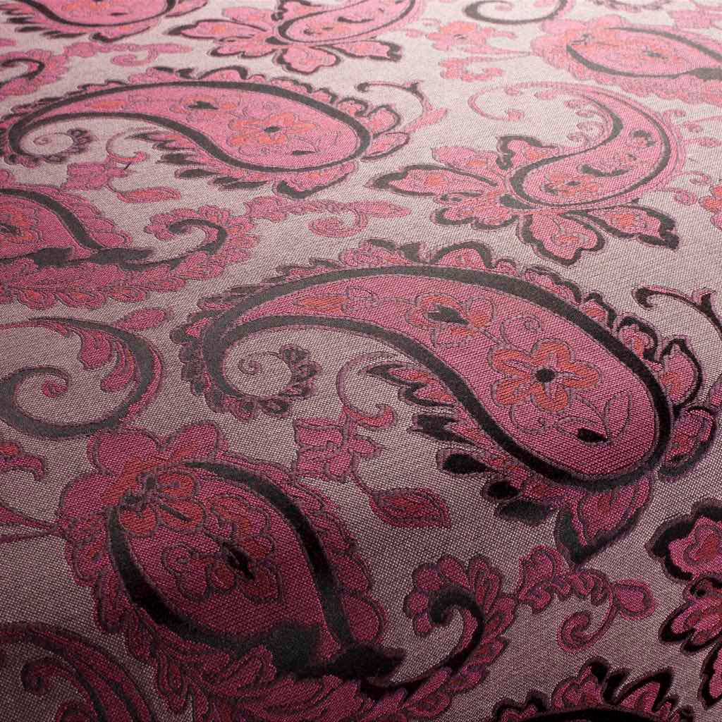 Dieser edle Möbelstoff fasziniert mit einem aparten Paisley-Dessin und schafft so ein stilvolles Ambiente in jedem Wohnraum. Das eher klassische Motiv gibt sich farblich hingegen modisch in fünf dekorativen Couleurs. Dieser edle Möbelstoff fasziniert mit einem aparten Paisley-Dessin und schafft so ein stilvolles Ambiente in jedem Wohnraum. Das eher klassische Motiv gibt sich farblich hingegen modisch in fünf dekorativen Couleurs.