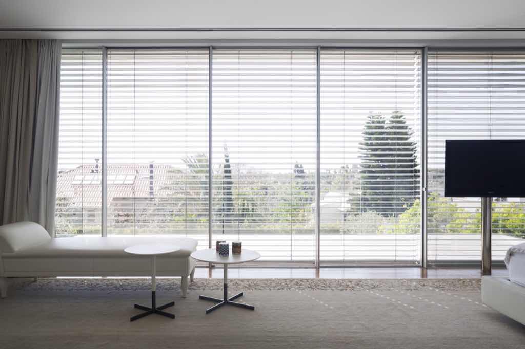 Horizontaljalousie, EL 80S mit gebördelten Lamellen